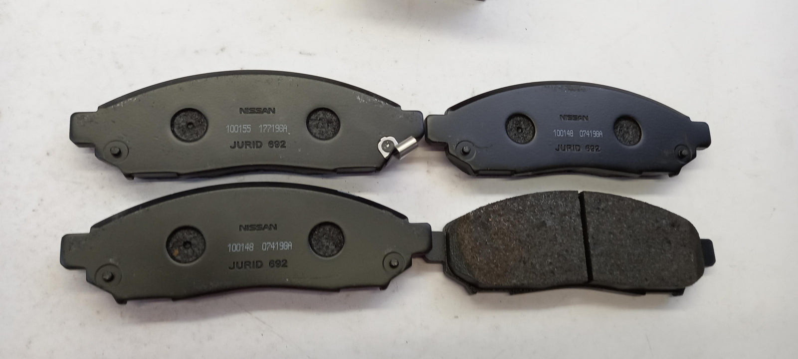 Original NISSAN Navara D40 Pathfinder R51 Bremsbeläge vorne 41060EB326