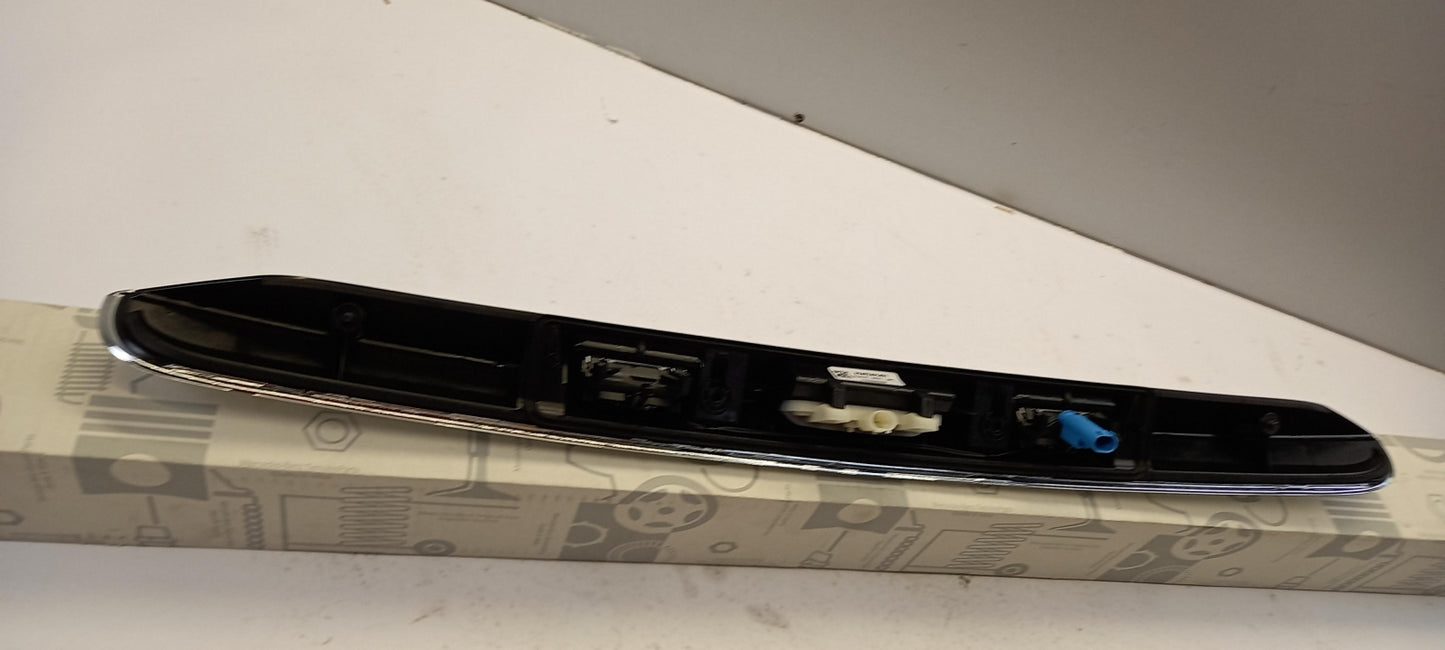 Original OE MERCEDES-BENZ Kofferraumverkleidung A2467401401647F24
