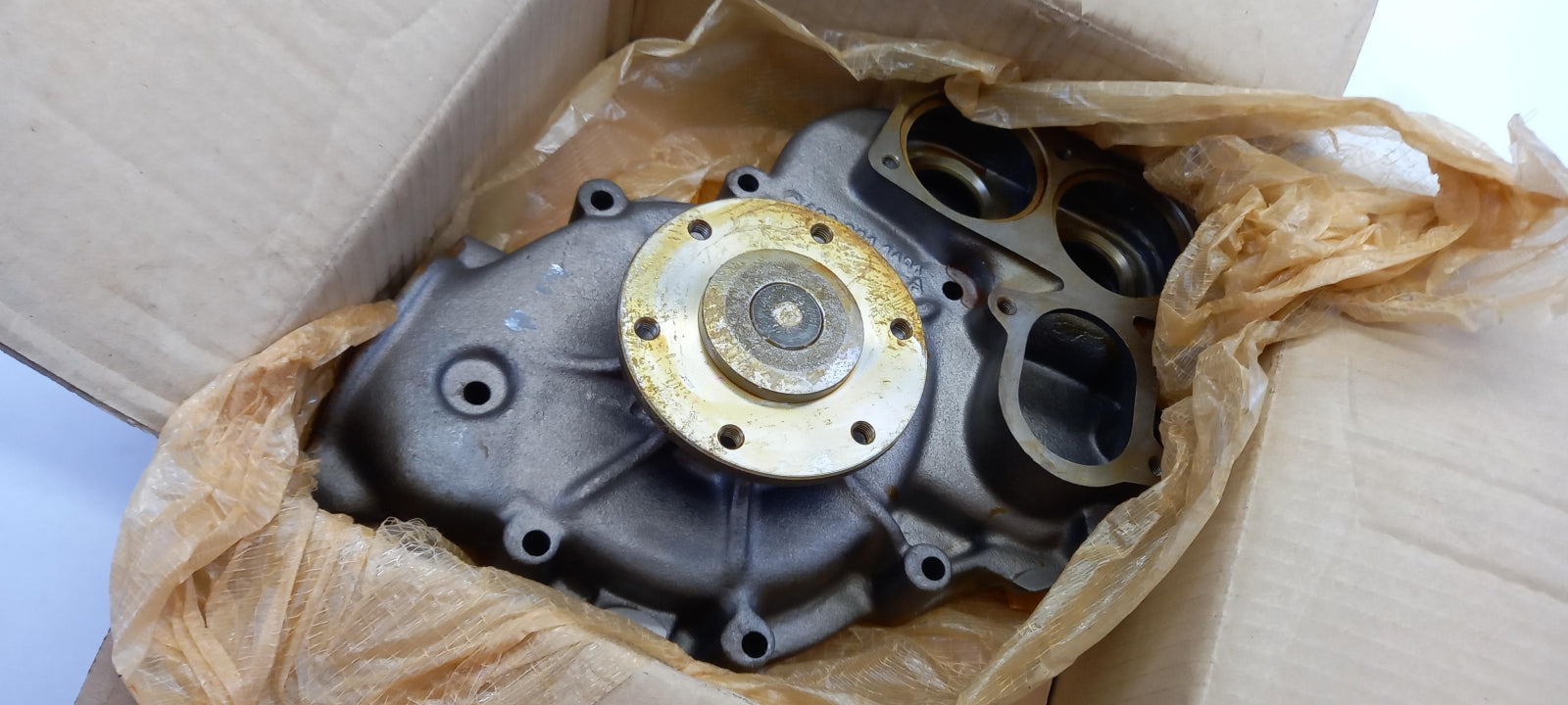 Original MERCEDES-BENZ LKW OM401/402/403/407/421 Wasserpumpe A4032007401