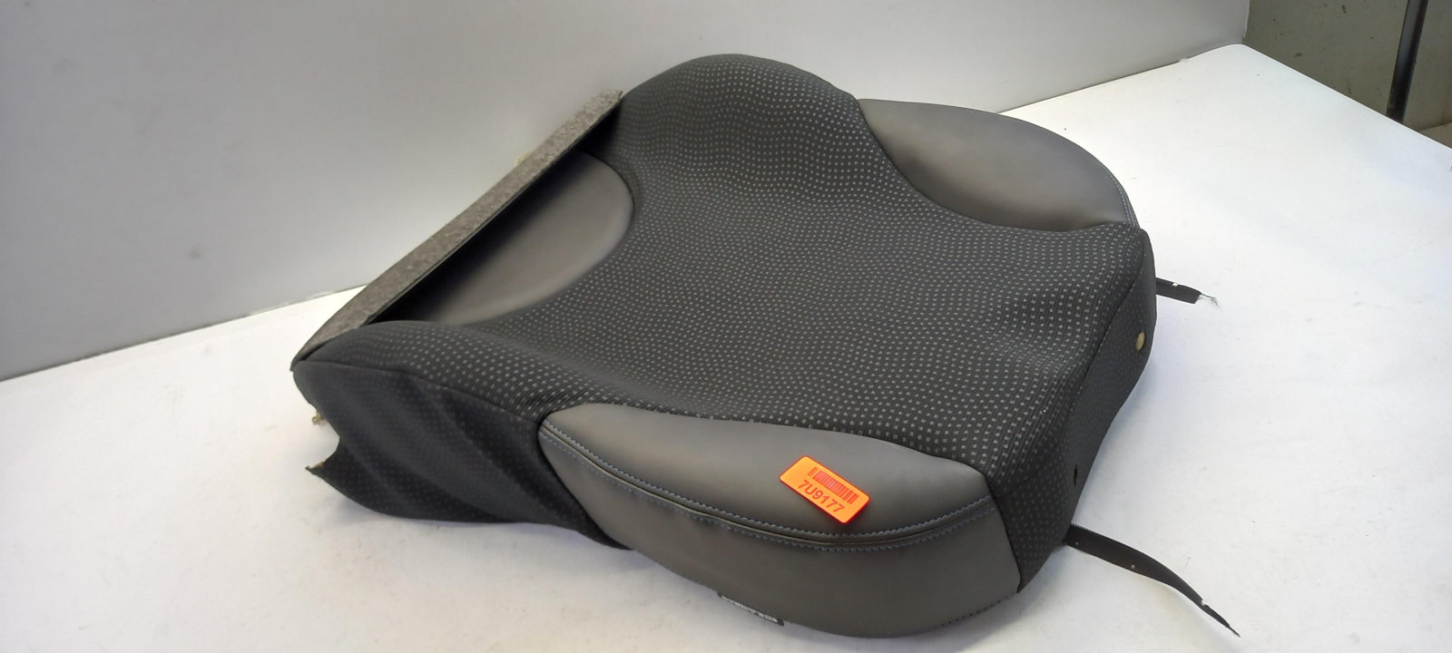 Original NISSAN Note E11 Sitzrücklehne schwarz vorne links 87660BH45A