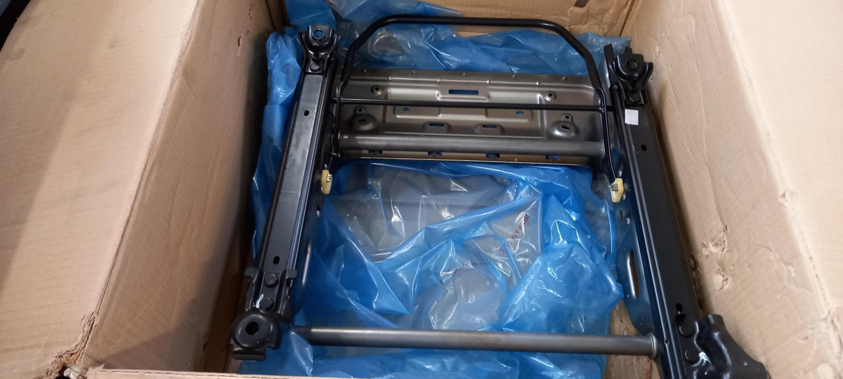 Original KIA Ceed 08-11 Sitzrahmen vorne links 881101H070