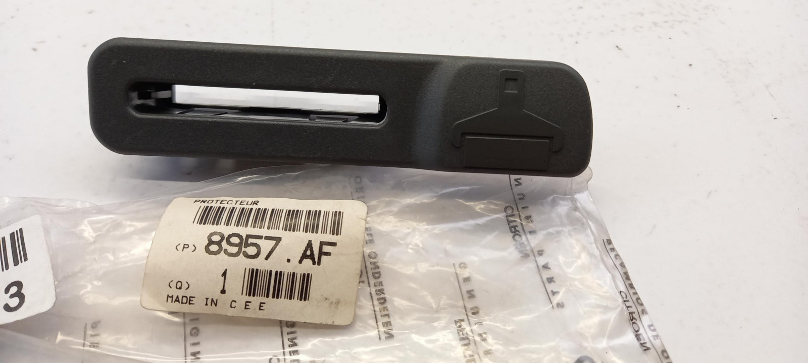 Original OE Peugeot cover 8957AF 