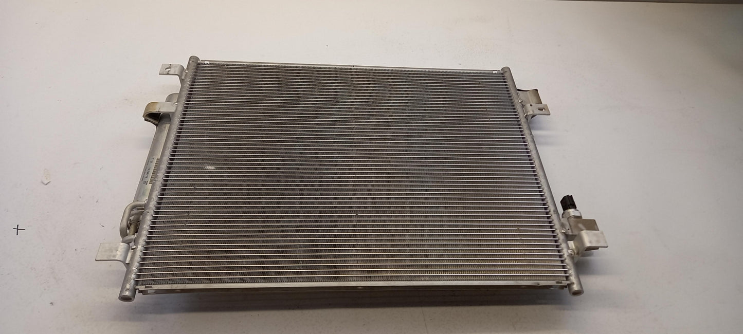 Original OE NISSAN Klimakondensator 921003VD1A