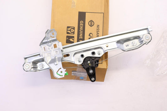 Original OE NISSAN Fensterheber 827004EA0A