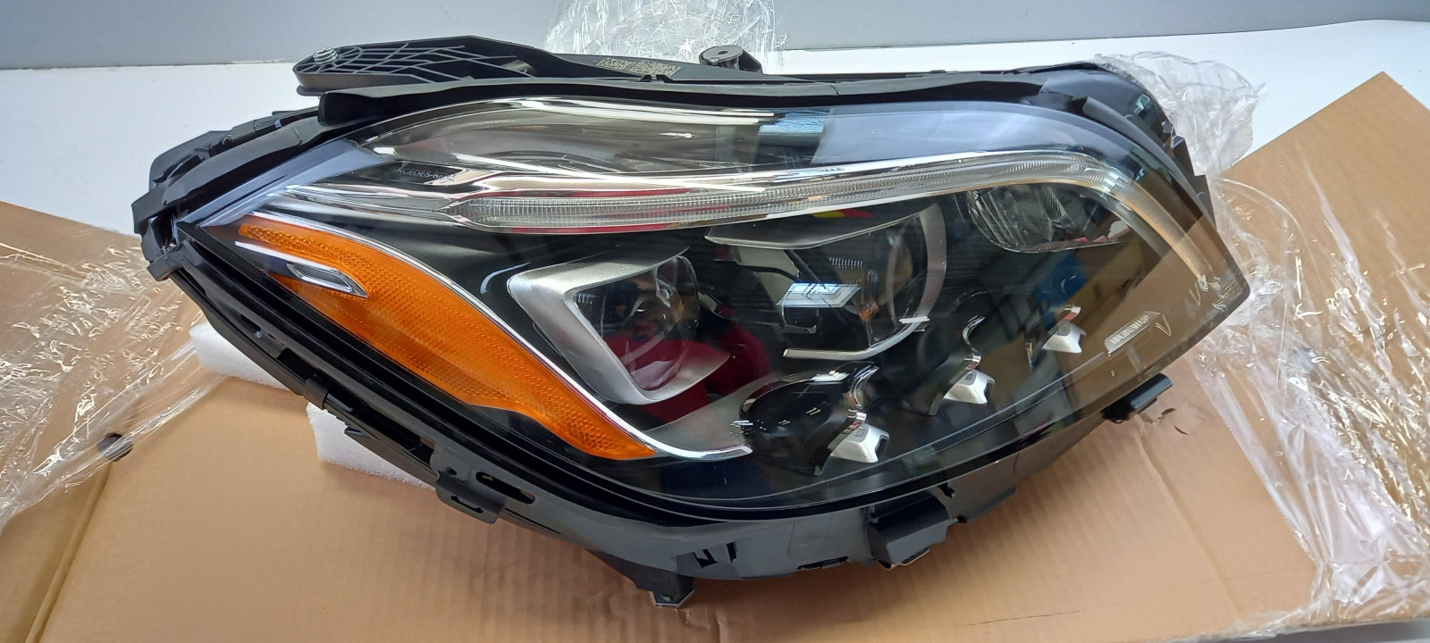 Original MERCEDES-BENZ CLS-Klasse C218 X218 Scheinwerfer Rechts A2188204459