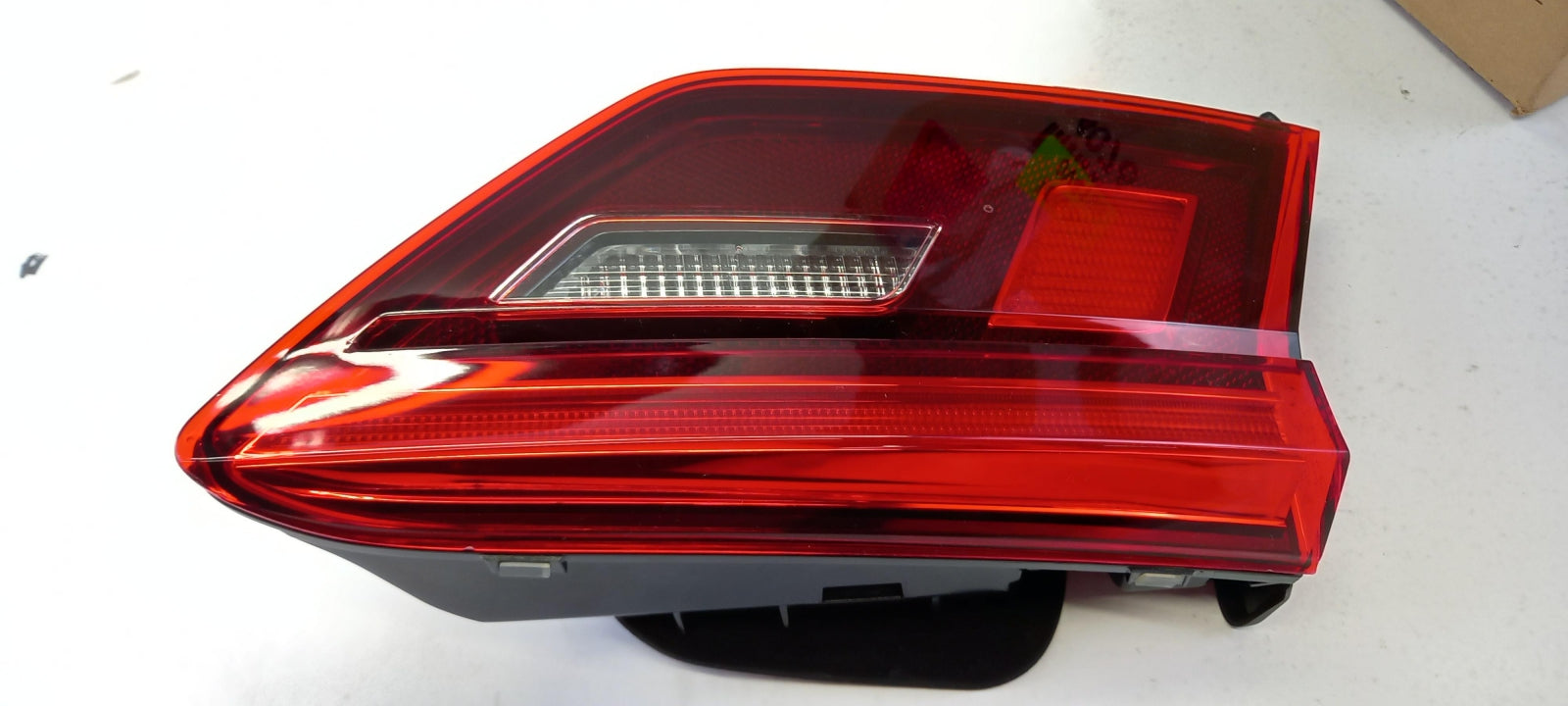 Original OE Volkswagen Heckleuchte 5NN945093