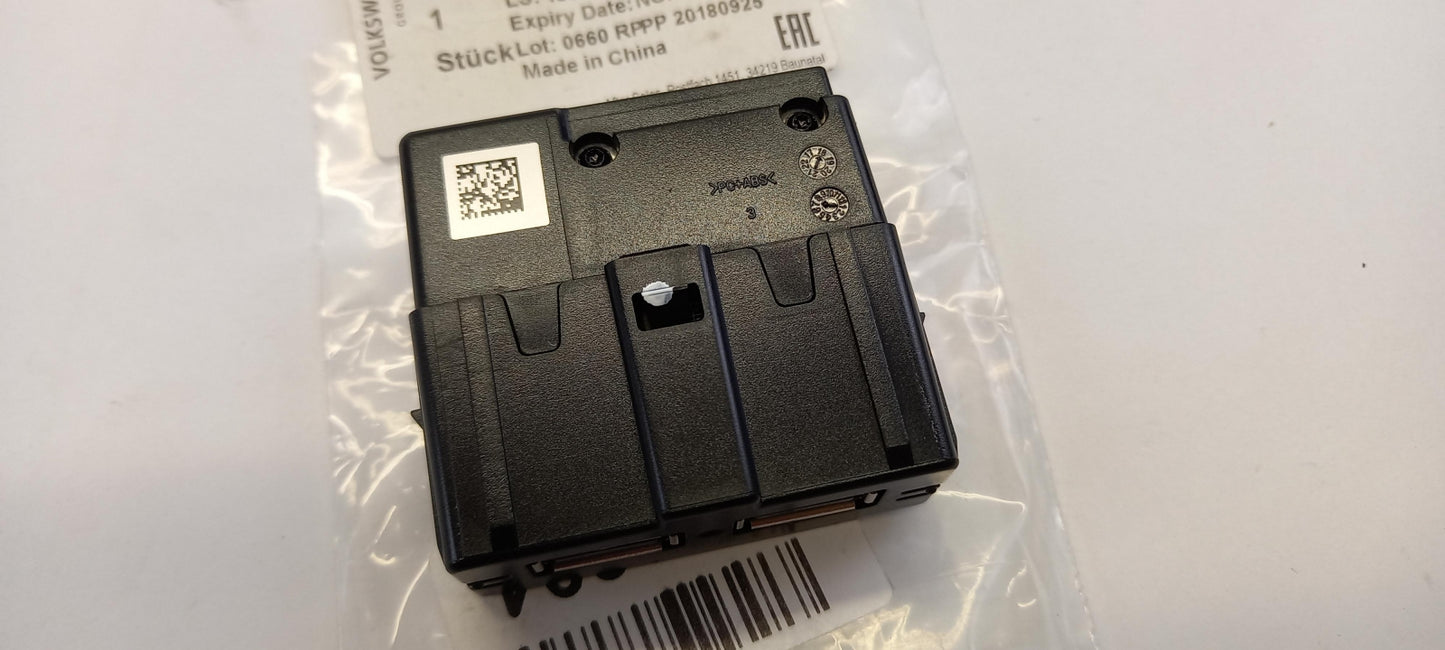 Original OE Volkswagen USB/AUX Buchse 5Q0035726L