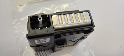Original OE Volkswagen USB/AUX Buchse 5Q0035726L