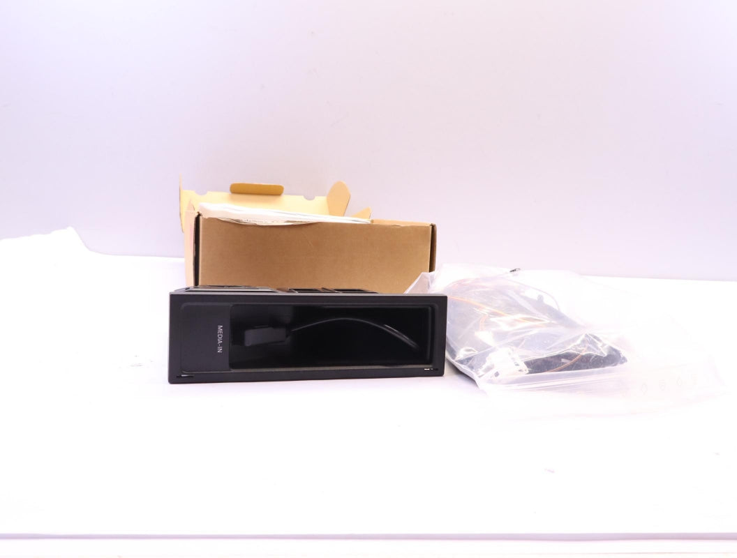 Original VOLKSWAGEN Multimediabuchse mit MEDIA-IN und Ablagefach 5N0057342A