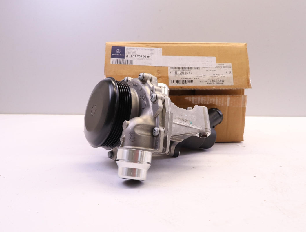Original MERCEDES-BENZ W176 W426 Wasserpumpe A6512000501