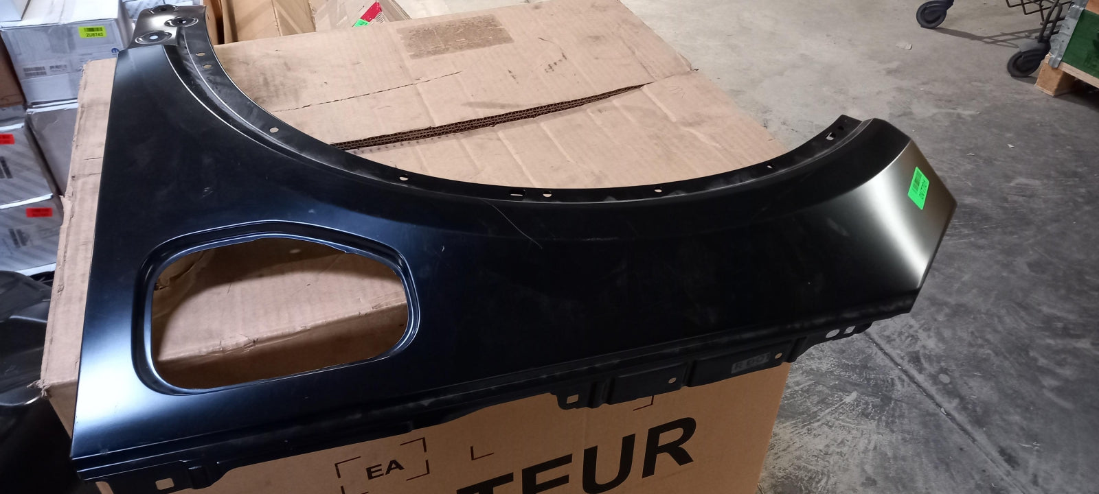 Original VOLVO C40 XC40 Kotflügel vorne links 32277012