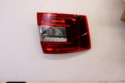 Original OE Volkswagen Heckleuchte 5E9945111B