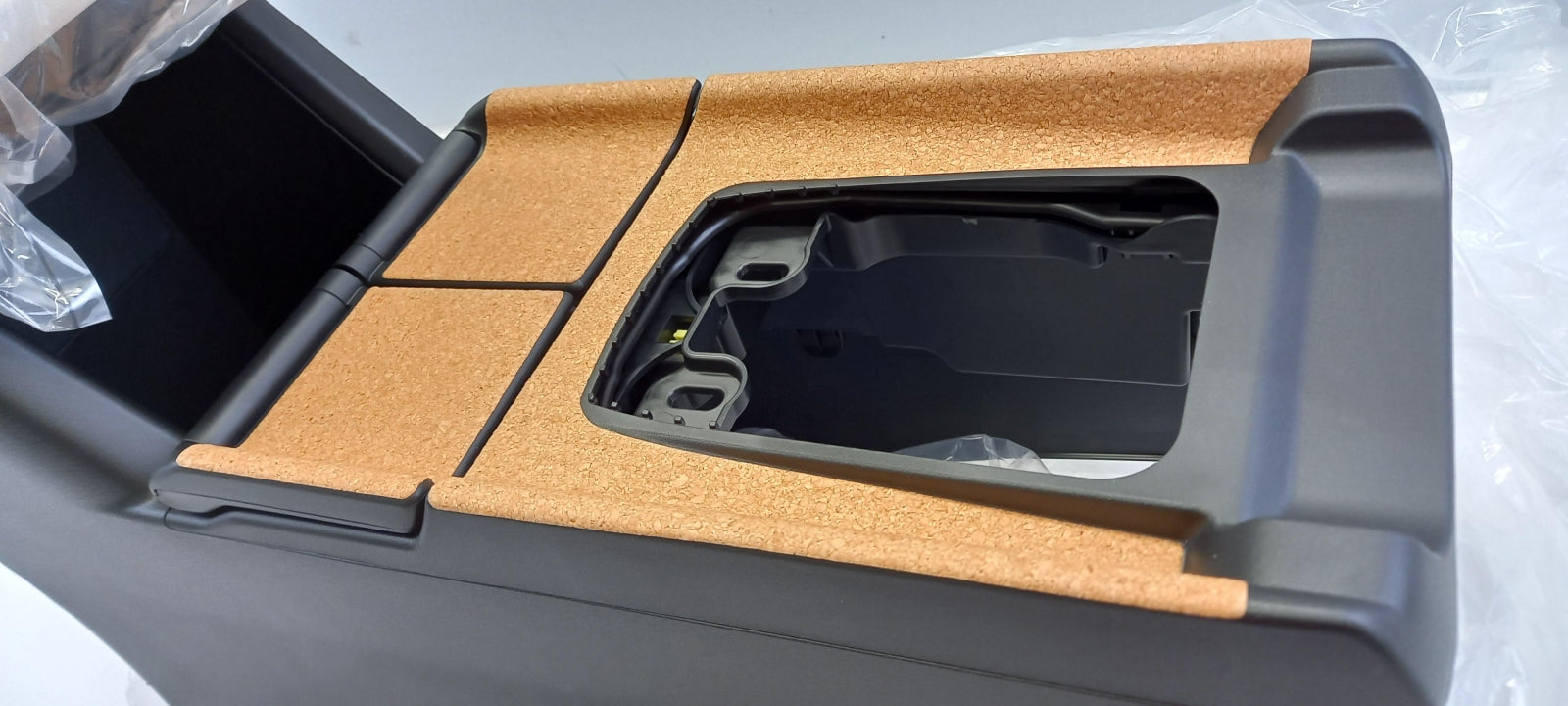 Original OE MAZDA Armlehne DN4E64420E39