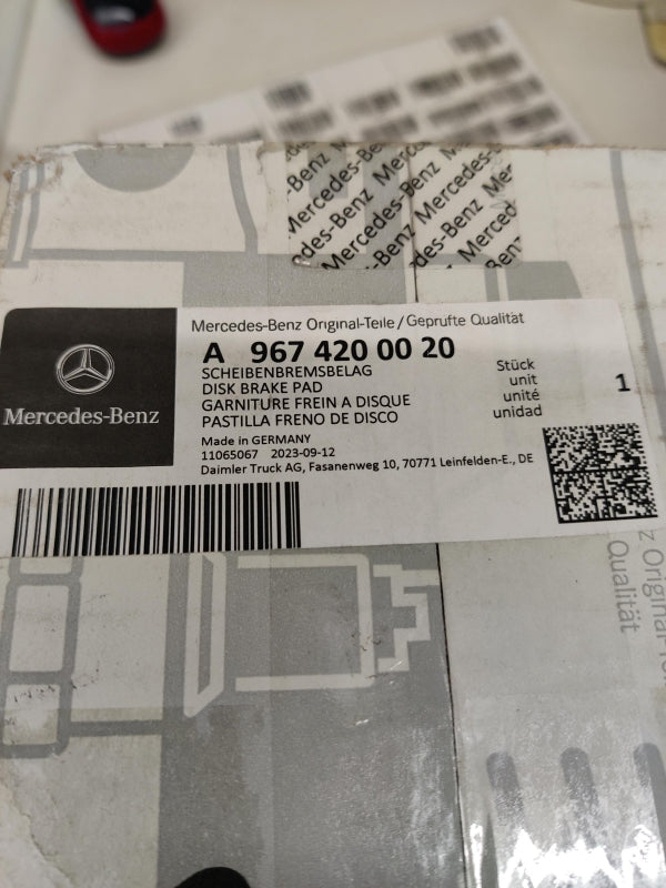 Original MERCEDES-BENZ Atego Bremsbeläge Bremsklötze 19.5" vorne A9674200020
