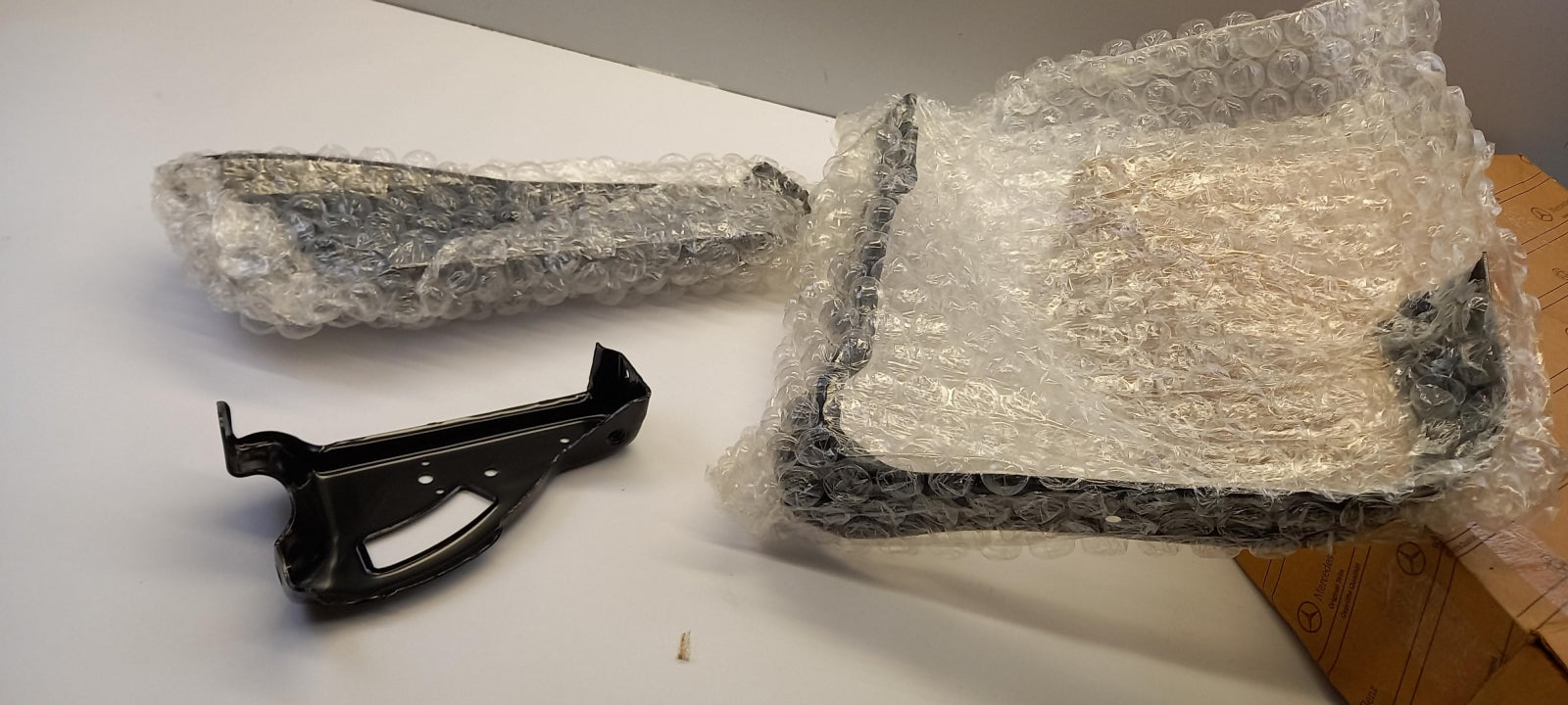 Original MERCEDES-BENZ R-klasse W251 Scheinwerferträger rechts A2516200091