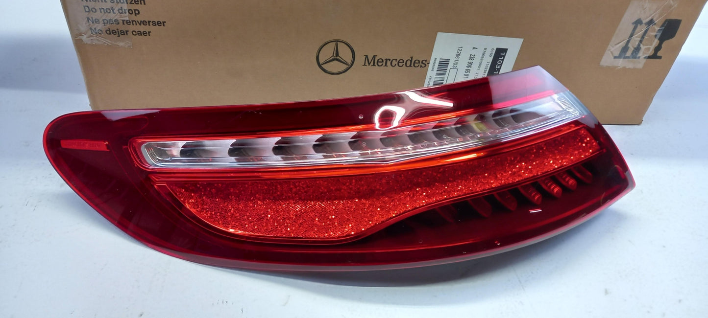 Original OE MERCEDES-BENZ Heckleuchte A2389066501