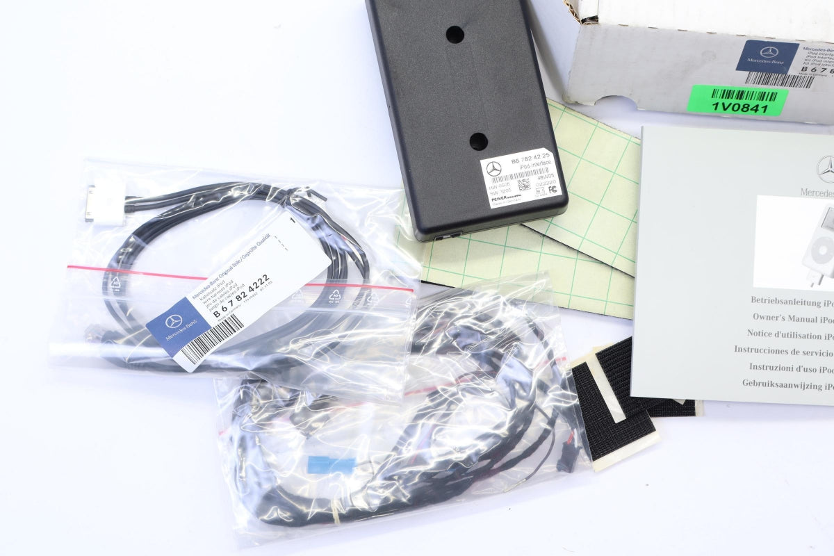 Original MERCEDES-BENZ SLK R171 iPod Telefon Montagesatz B67824209