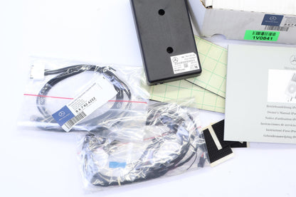 Original MERCEDES-BENZ SLK R171 iPod Telefon Montagesatz B67824209