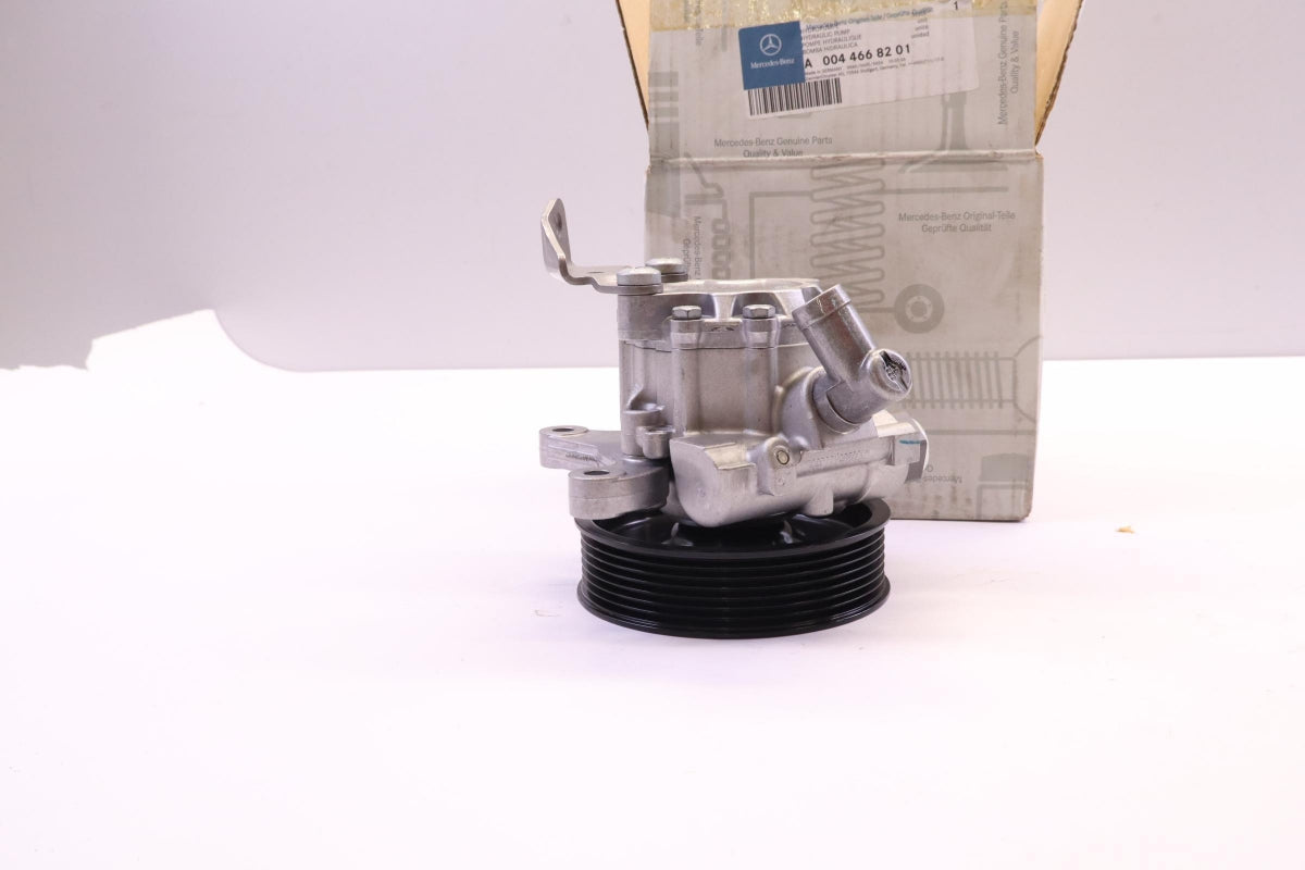Original MERCEDES-BENZ C-Klasse W203 S203 CLK-Klasse C209 Servopumpe A0044668201