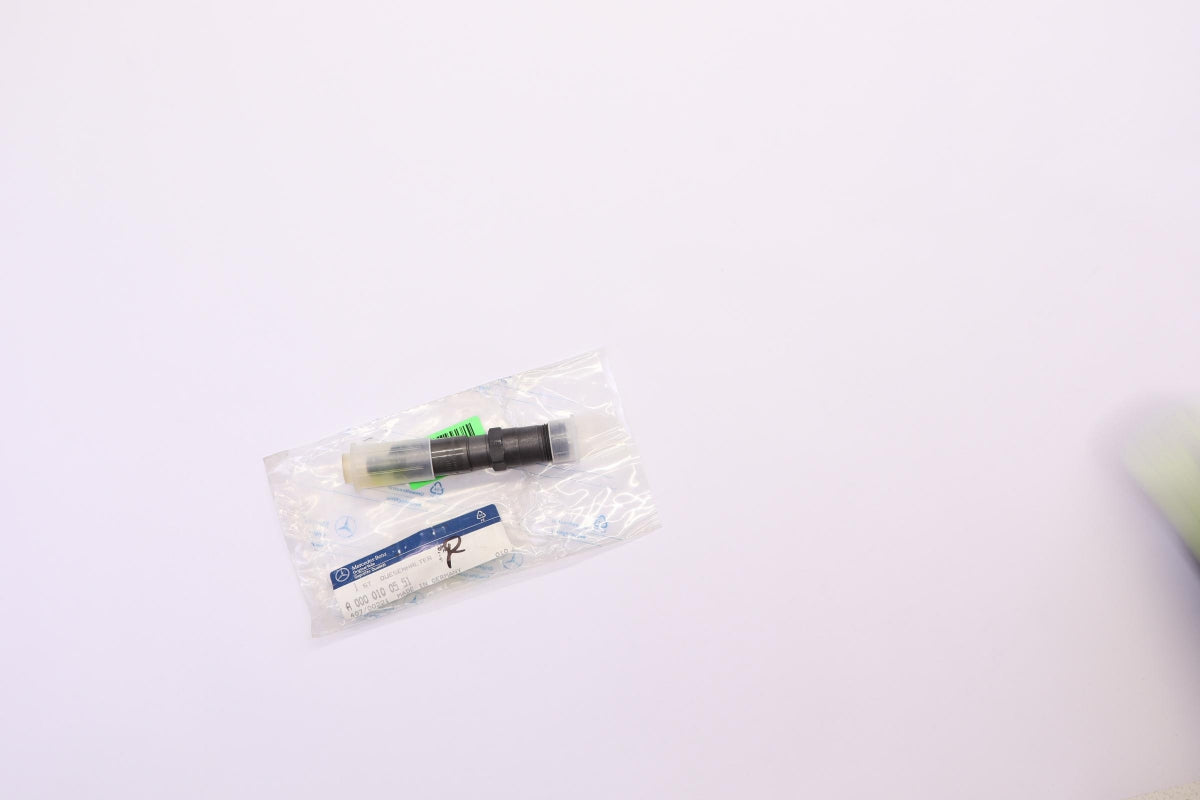 Original OE MERCEDES-BENZ Injektor A0000100551