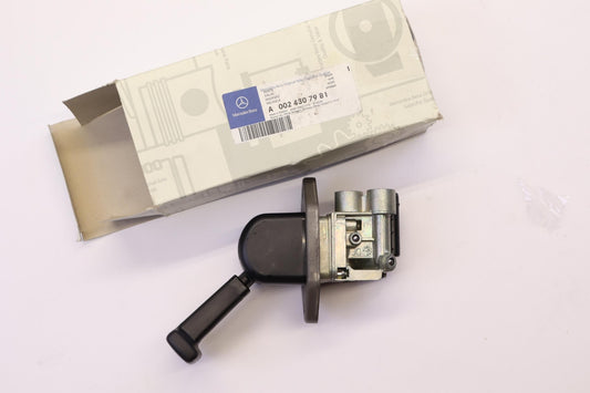 Original OE MERCEDES-BENZ Handbremsventil A0024307981