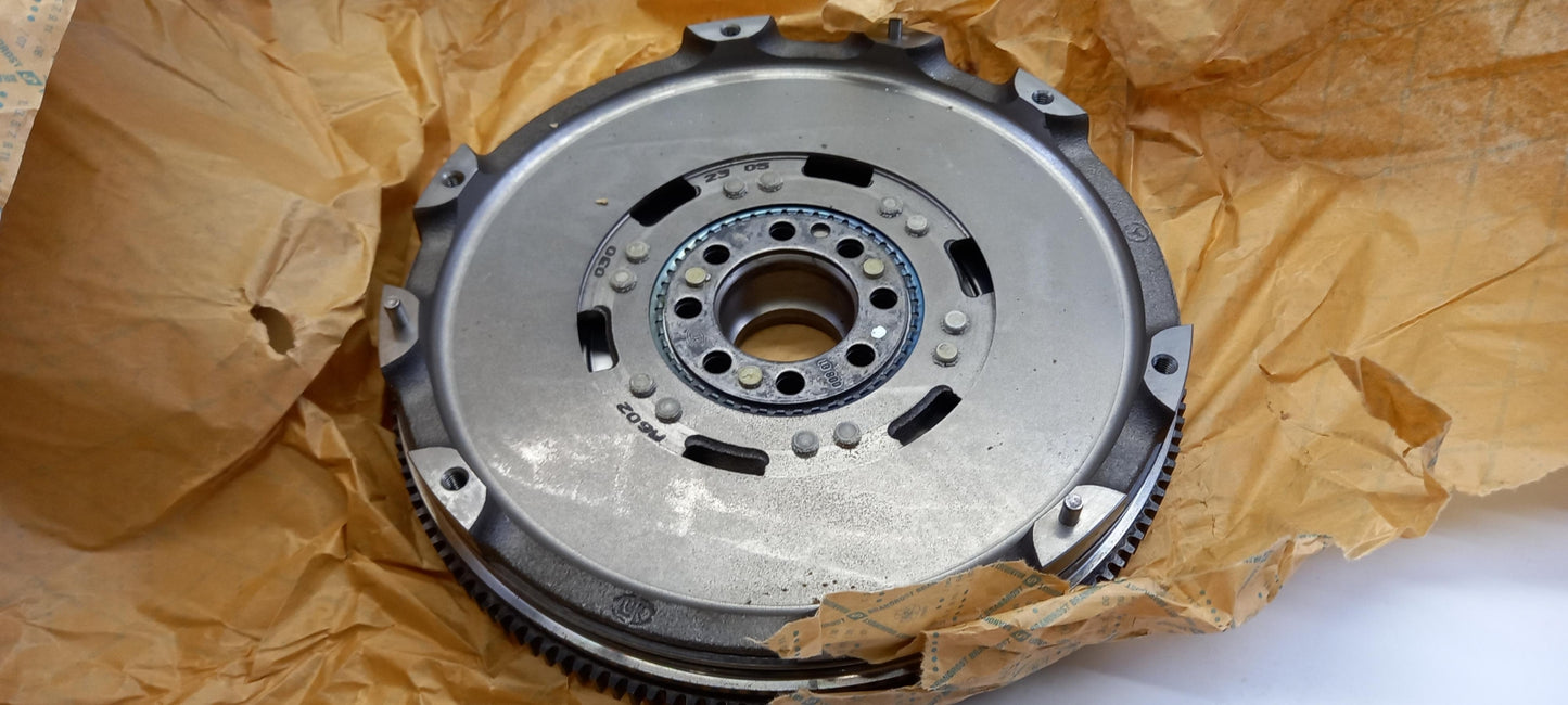 Original MERCEDES-BENZ  Sprinter w901-905 1995-2006 Schwungrad A6020302305