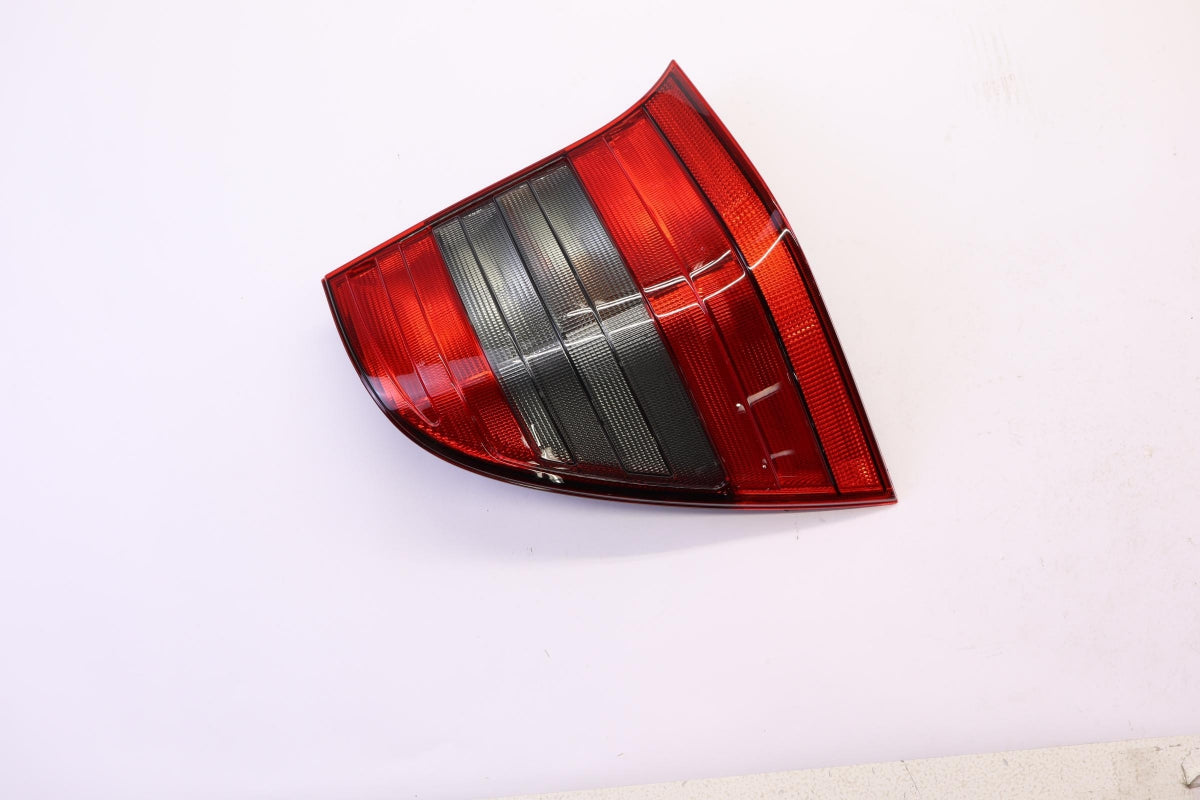 Original MERCEDES-BENZ C-klasse S202 Heckleuchte Rücklicht links A2028203964