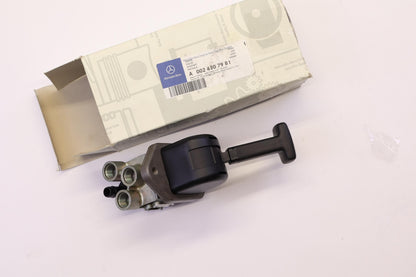 Original OE MERCEDES-BENZ Handbremsventil A0024307981