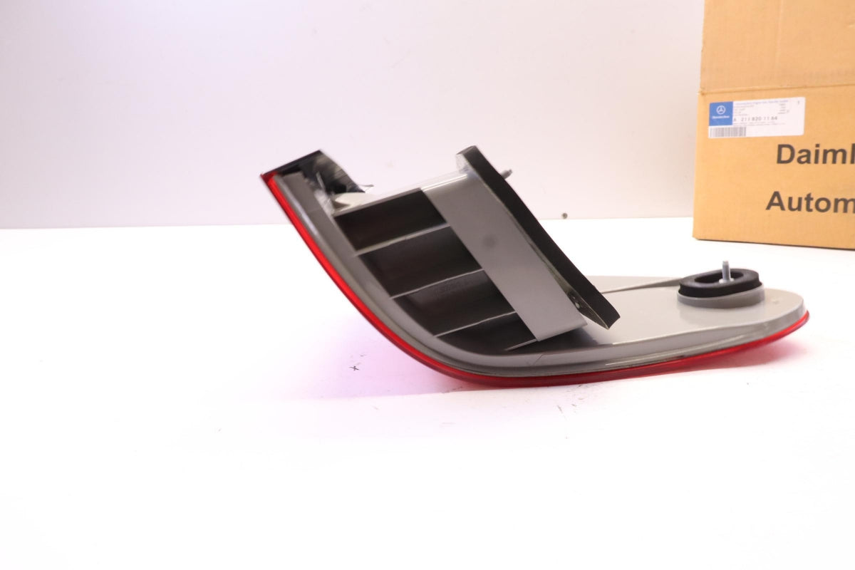 Original OE MERCEDES-BENZ Heckleuchte A2118201164