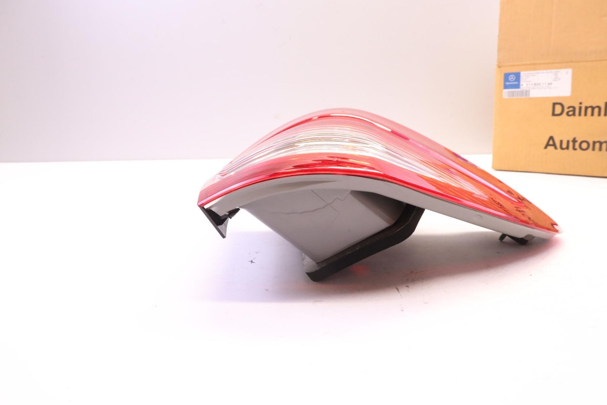 Original MERCEDES-BENZ E-klasse S211 Heckleuchte außen links A2118201164