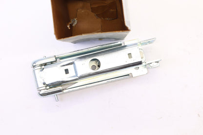 Original MERCEDES-BENZ Vito W638 Hecktürscharnier unten links A6387401637