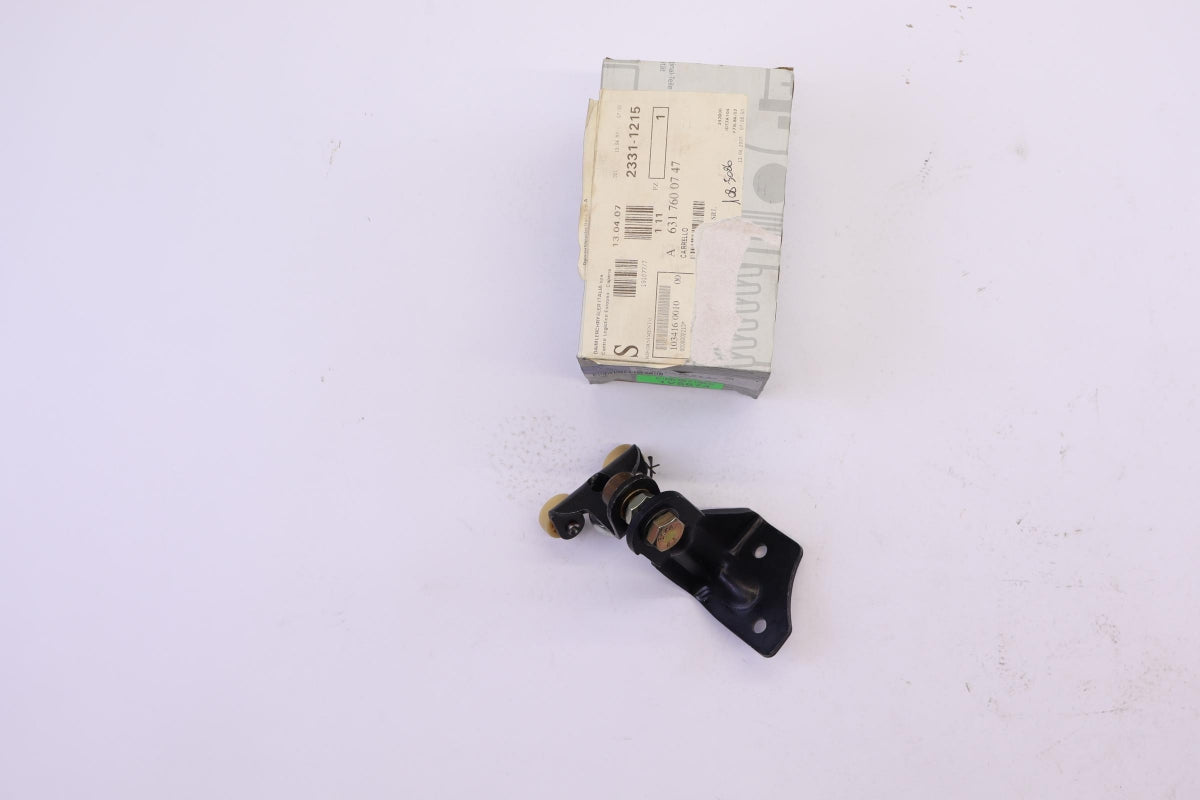 Original MERCEDES-BENZ MB100 (631) Schiebetür Rollenführung rechts A6317600747