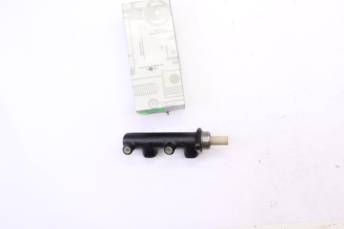 Original MERCEDES-BENZ T1/TN 409D 410 407D Hauptbremszylinder A0044301301