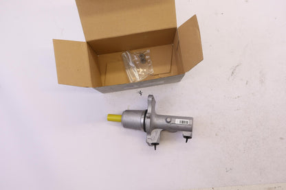 Original MERCEDES-BENZ Sprinter W901-905 Hauptbremszylinder A0004317001