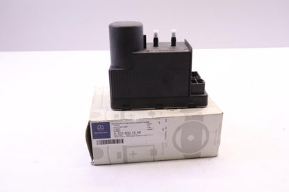 Original MERCEDES-BENZ C-Klasse W202 Pumpe Zentralverriegelung A2028001548