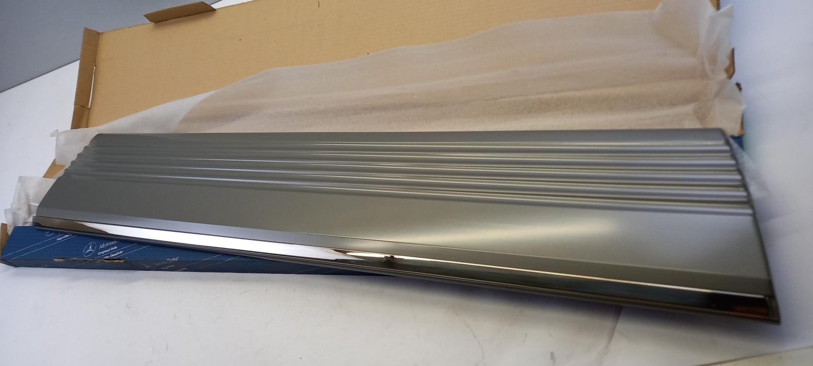 Original MERCEDES-BENZ S W126 Tür Zierleiste unten vorne links A12669023407175