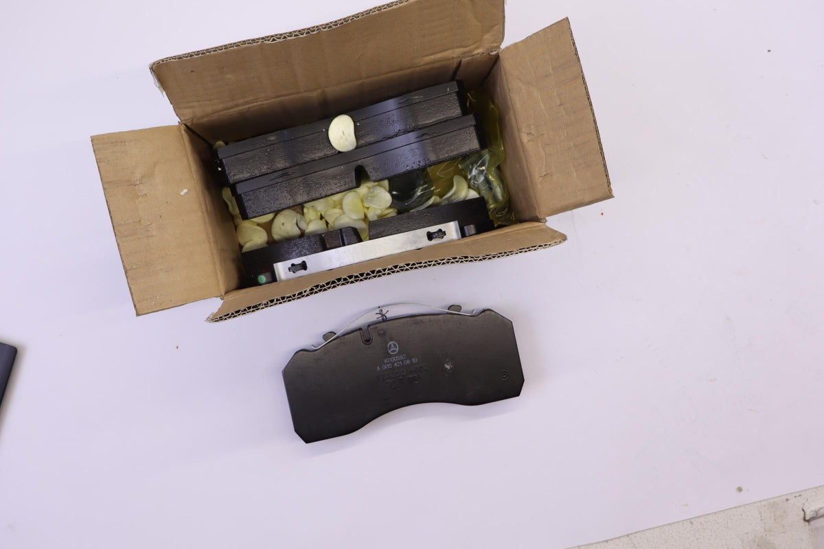 Original MERCEDES-BENZ Atego 2 Bremsbeläge Anhängerachse A0024207920