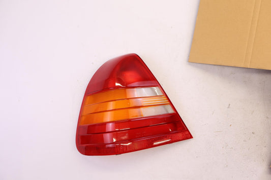 Original MERCEDES-BENZ C-klasse W202 Heckleuchte Rücklicht links A2028200166