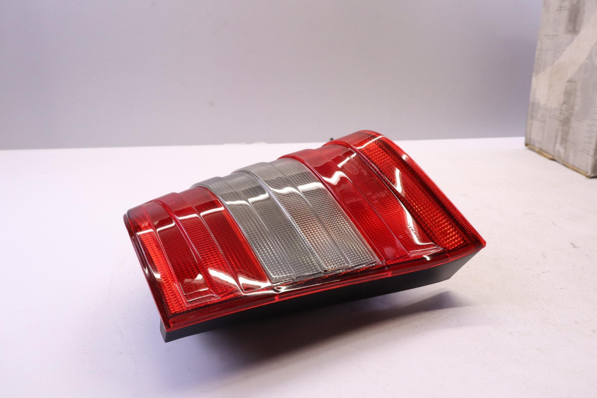 Original OE MERCEDES-BENZ Heckleuchte A2028202864