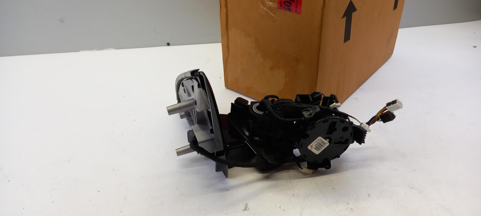 Original MERCEDES-BENZ R-Klasse W251 Außenspiegel Halter rechts A2518109019