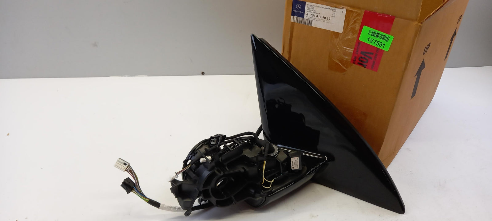 Original MERCEDES-BENZ R-Klasse W251 Außenspiegel Halter rechts A2518109019