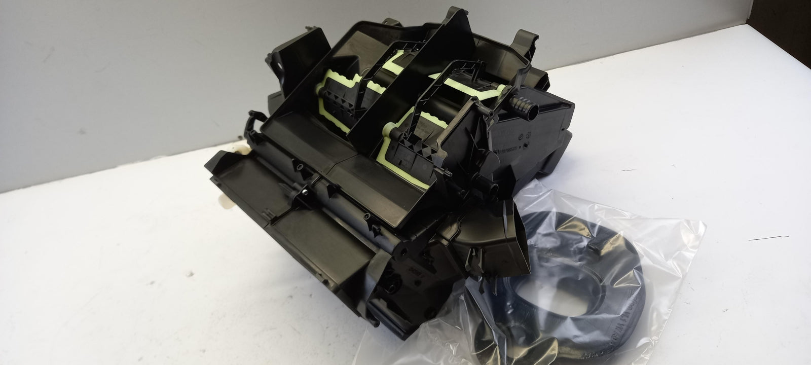 Original AUDI A3 Q2 Q3 VW Golf  T-Roc Tiguan SKODA Karoq Heizgehäuse 5Q1820353J