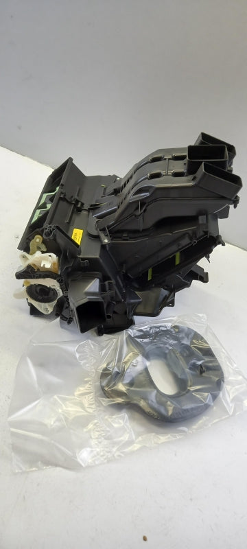 Original AUDI A3 Q2 Q3 VW Golf  T-Roc Tiguan SKODA Karoq Heizgehäuse 5Q1820353J