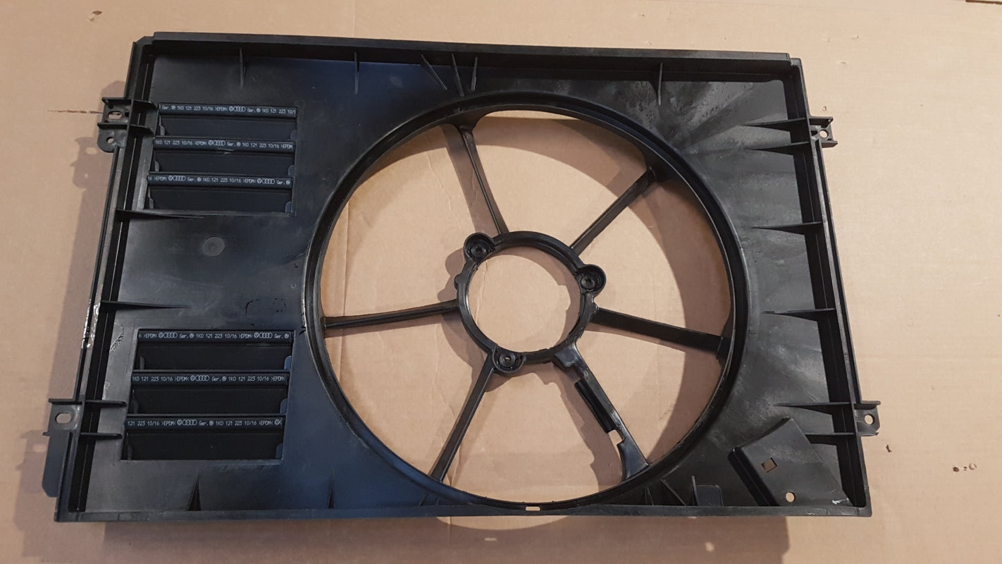 Original OE Volkswagen Lüftergehäuse 1K0121205AC9B9