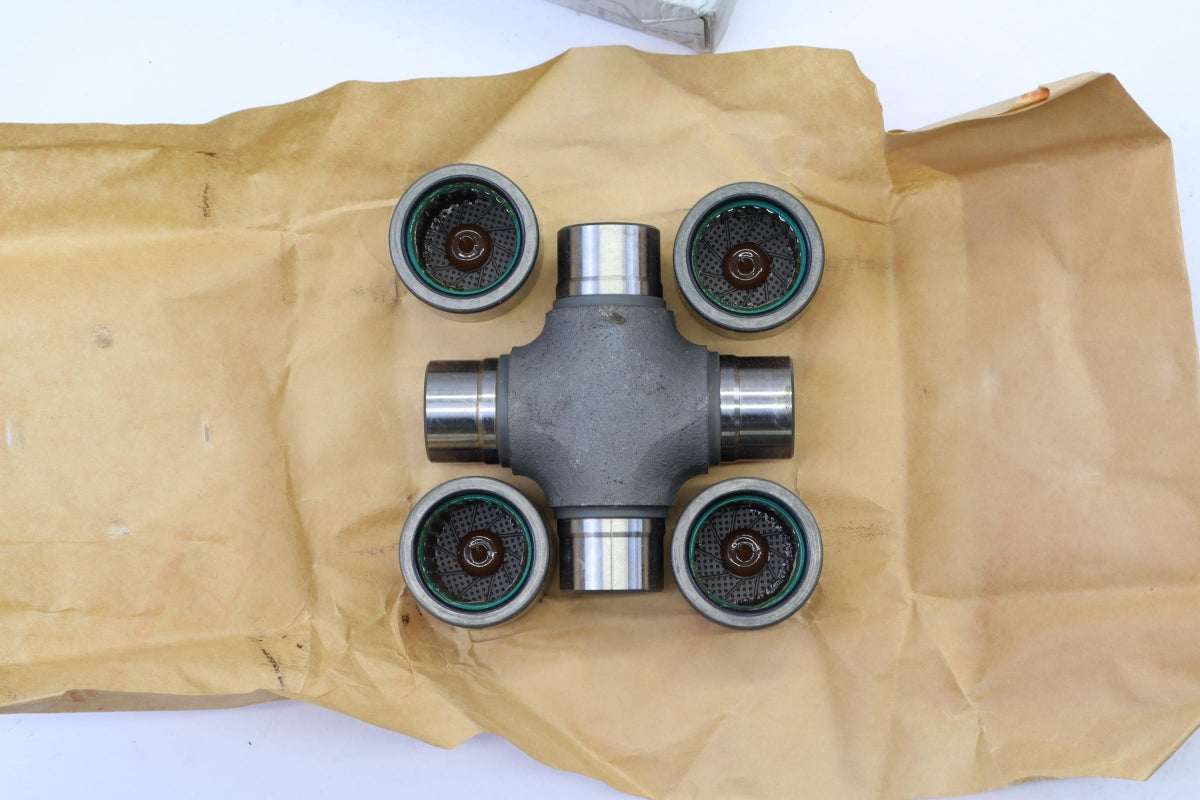 Original MERCEDES-BENZ Atego Kreuzgelenk Kardanwelle Gelenk A9734100031