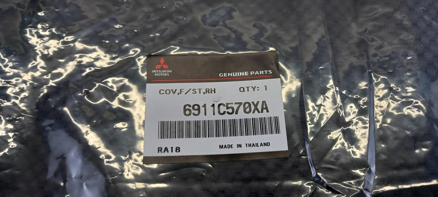 Original MITSUBISHI L200 V 2015- Sitzbezug vorne rechts 6911C570XA