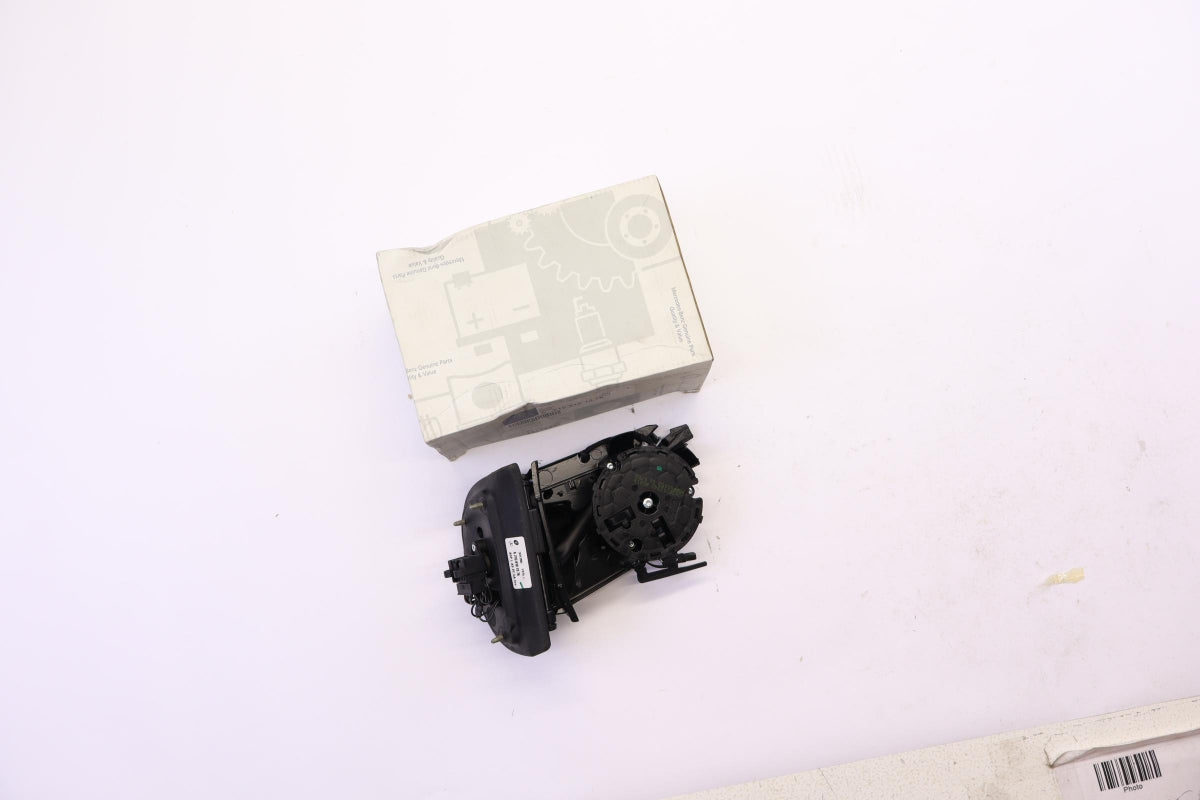 Original MERCEDES-BENZ E-klasse W210 Außenspiegel Halter links A2108101376