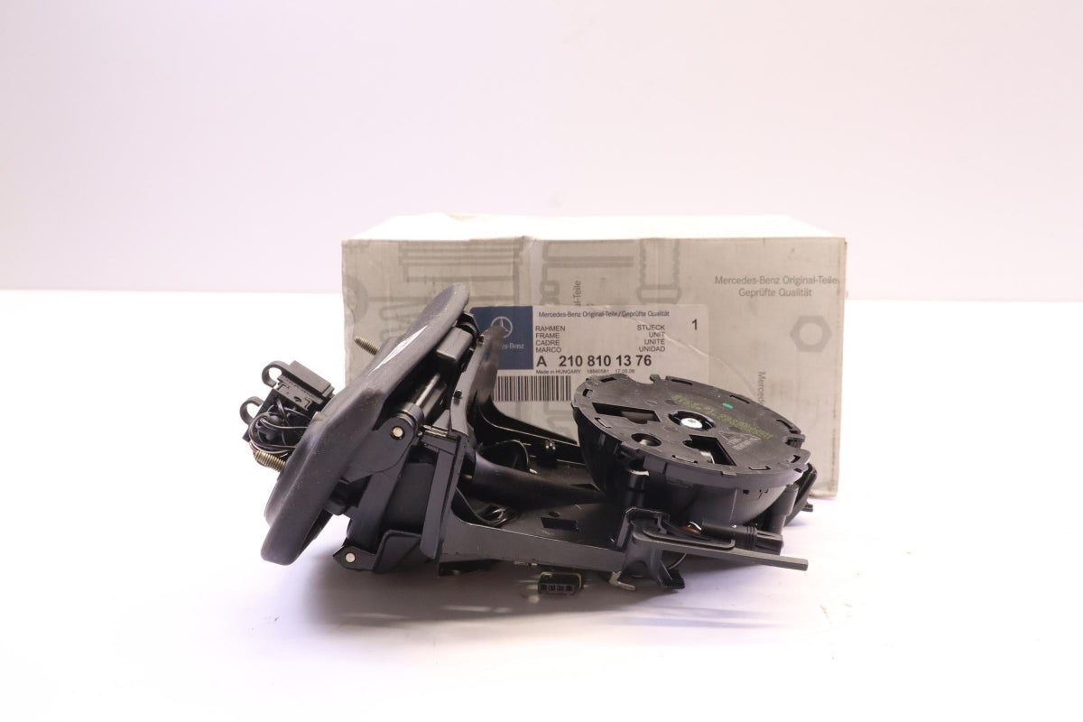 Original MERCEDES-BENZ E-klasse W210 Außenspiegel Halter links A2108101376