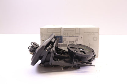 Original MERCEDES-BENZ E-klasse W210 Außenspiegel Halter links A2108101376