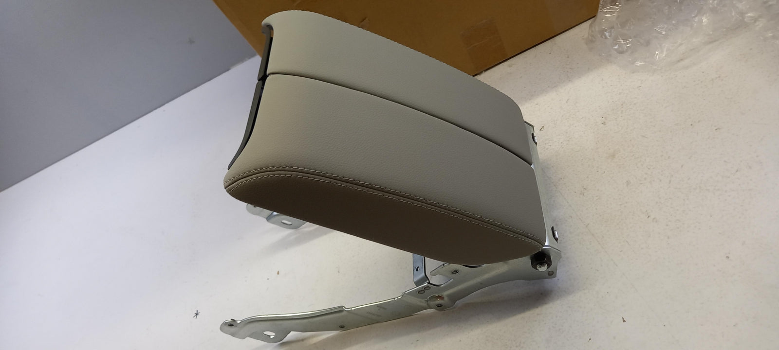 Original OE LAND ROVER Armlehne LR135515